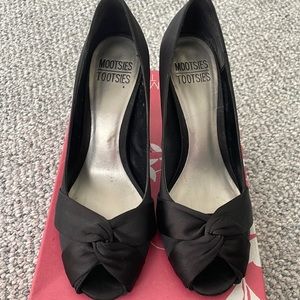 Mootsies Tooties black satin heel
